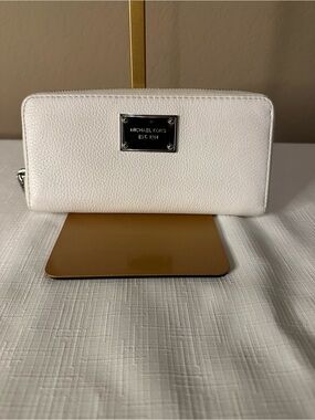 Michael Kors White Pebbled Leather Wallet with Silver Plaque